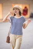  Áo phông nữ chất cotton dáng tay liền cánh dơi họa tiết kẻ ngang phối cúc vai 