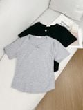  Áo phông nữ chất cotton thiết kế khuyết cổ đính tag 