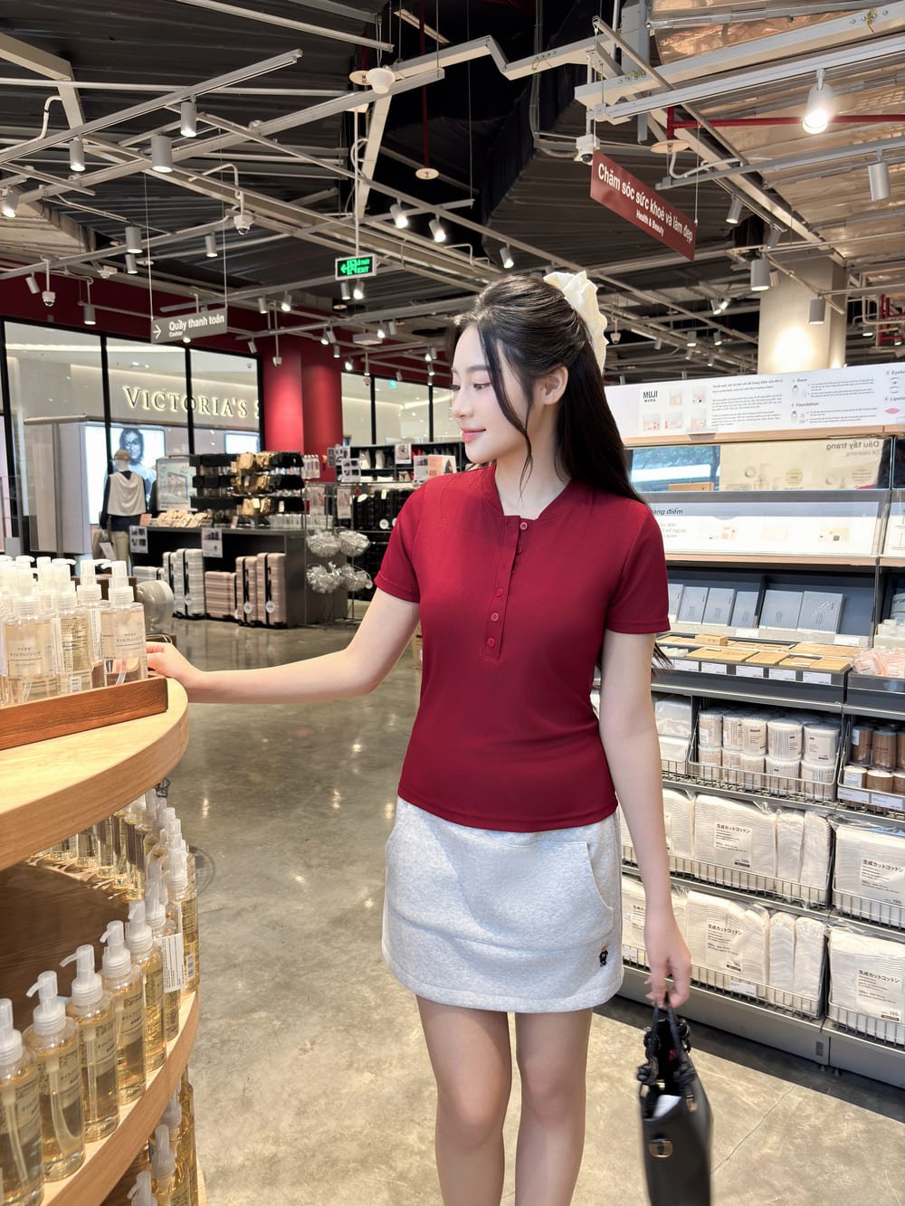 cách tạo dáng chụp ảnh đẹp khi mặc váy ngắn