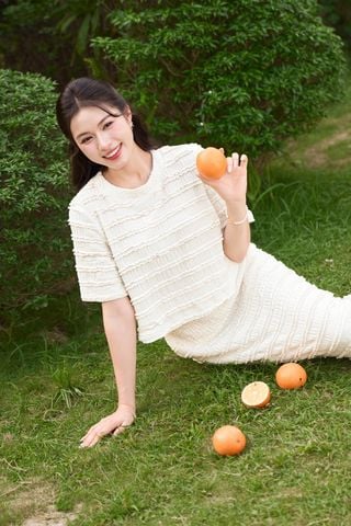 Áo kiểu nữ chất ren nhún bèo tầng dáng ngắn