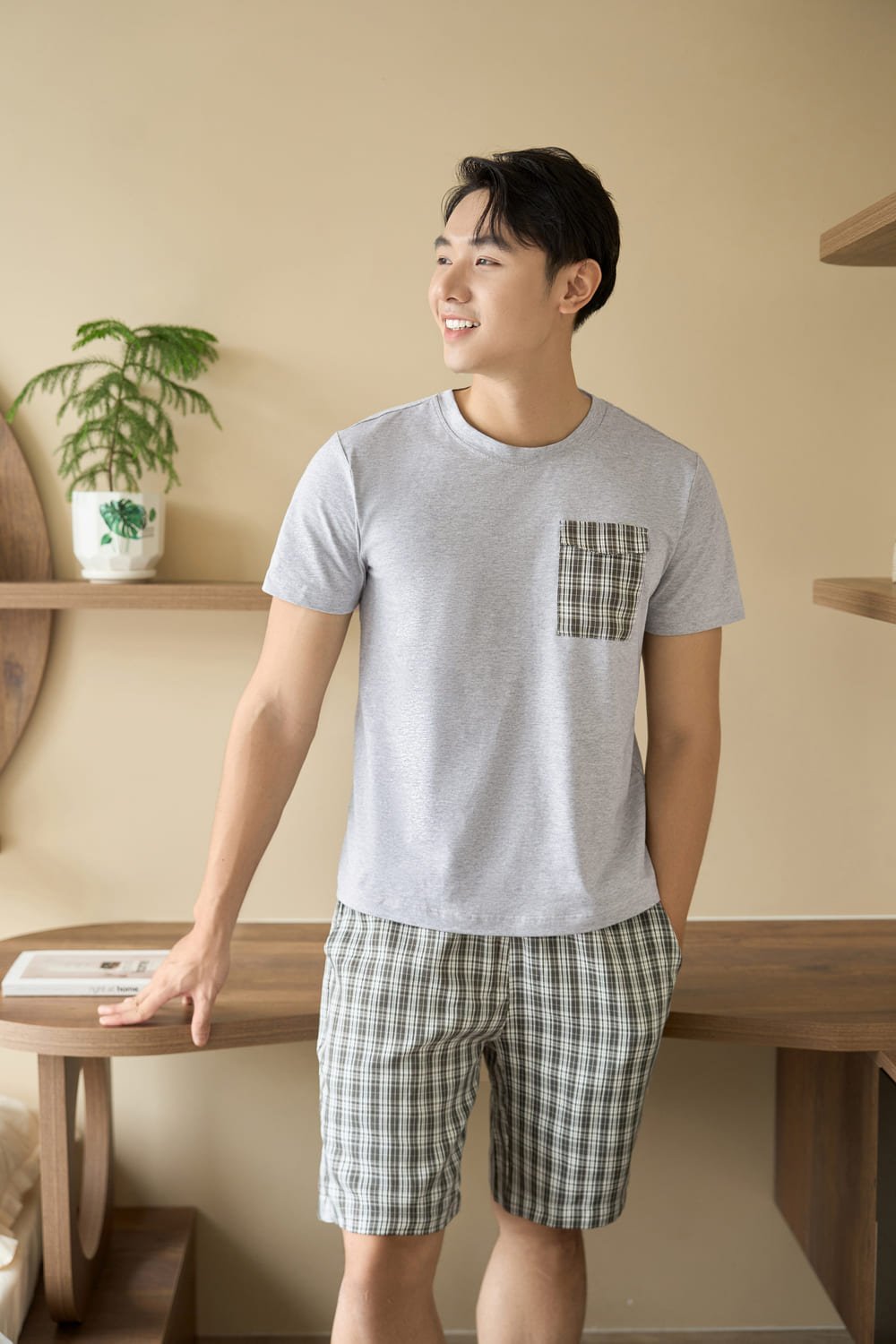 Đồ bộ nam cotton dáng đùi hoạ tiết kẻ túi ốp ngực Cardina