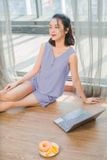  Bộ đũi đùi mặc nhà nữ sát nách cổ V phối cúc 