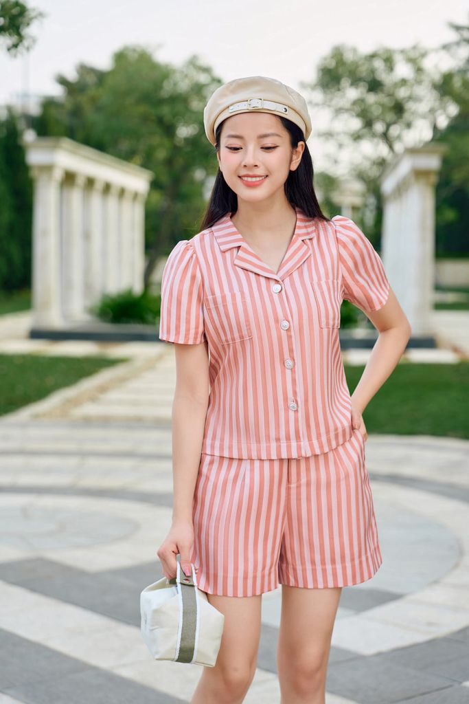  Set quần áo vải thô kẻ dáng cổ vest túi trước phối quần đùi cạp chun sau co giãn 