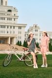  Set quần áo vải thô kẻ dáng cổ vest túi trước phối quần đùi cạp chun sau co giãn 