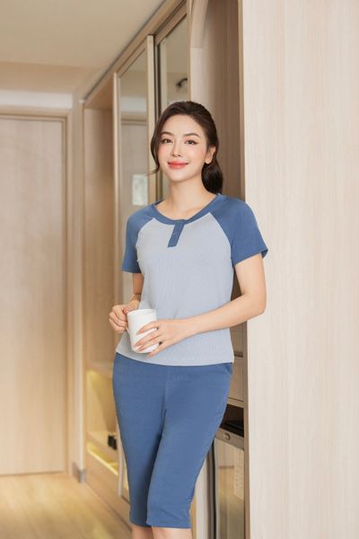 Đồ bộ mặc nhà dáng lửng phối cổ trụ chất liệu tăm lạnh Cardina