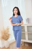  Bộ cotton nữ quần lửng tay xoắn túi ngực thêu hình 
