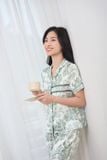  Bộ Pijama lụa lửng phối ren họa tiết trẻ trung, mát mẻ 