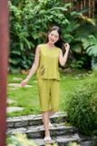  Đồ bộ vải đũi bamboo dáng lửng phối áo sát nách thêu sườn nhún tà lệch 