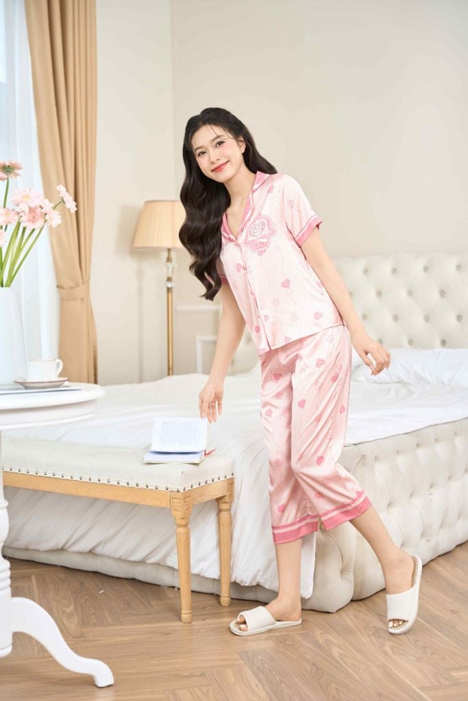  Bộ Pijama nữ Cardina dòng mặc nhà vải lụa satin dáng cổ 2 ve họa tiết trái tim 