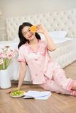  Bộ Pijama nữ Cardina dòng mặc nhà vải lụa satin dáng cổ 2 ve họa tiết trái tim 