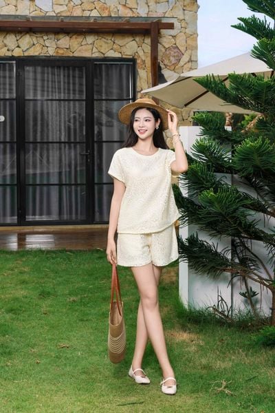 Bộ Đồ Nữ Younger by Cardina Dáng Cổ Tròn Quần Đùi Vải Ren Cotton Họa Tiết Thổ Cẩm