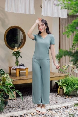 Bộ mặc nhà nữ quần suông dài chất liệu tăm lạnh cổ trụ V