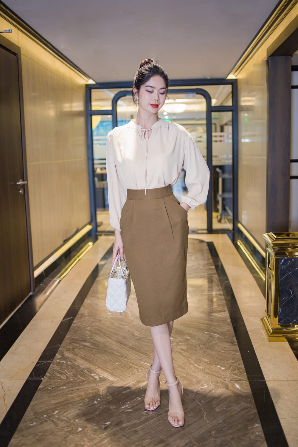 Chân váy bút chì + Áo blazer + Áo thun