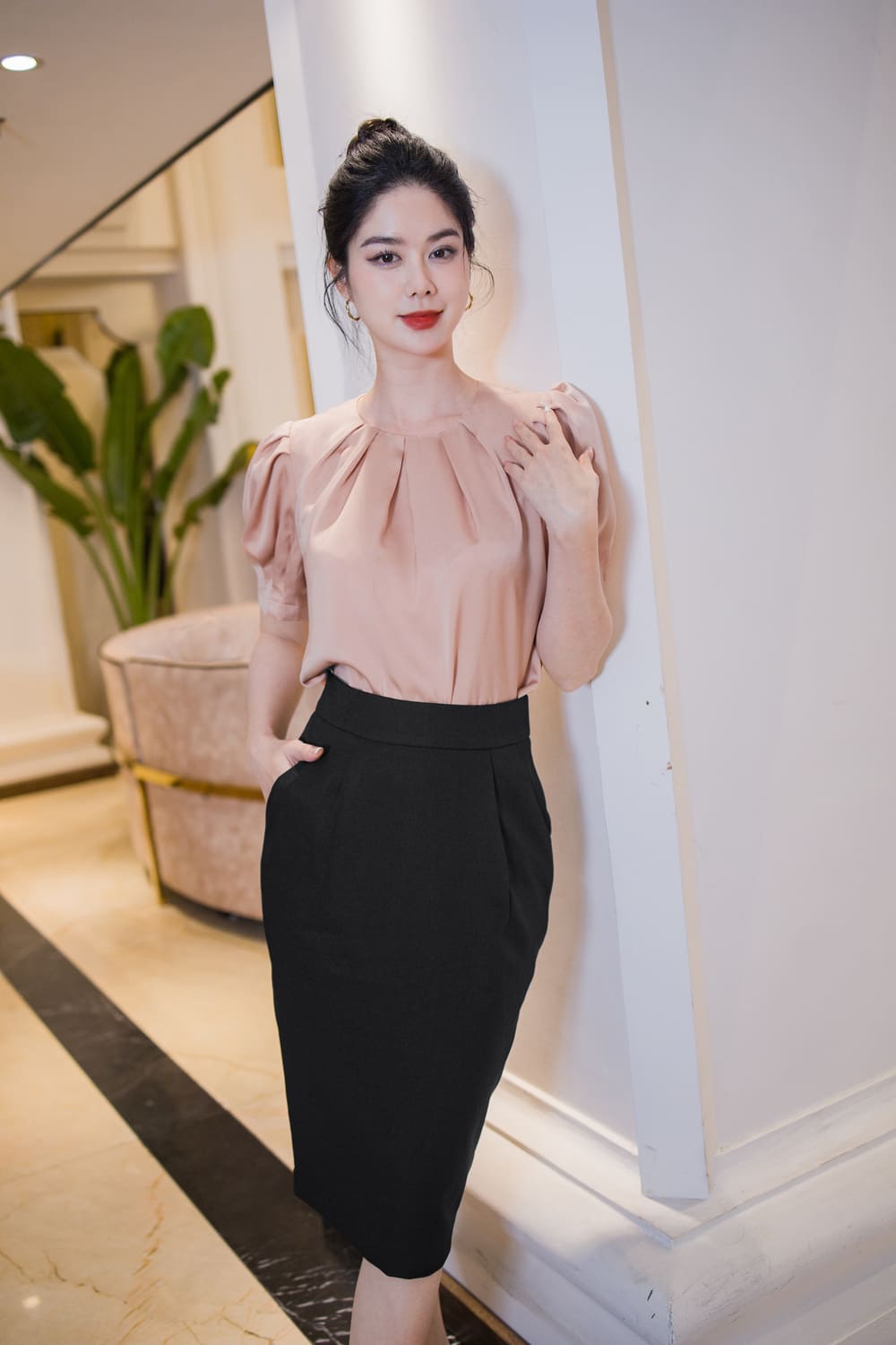 Chân váy bút chì + Áo blazer + Áo thun