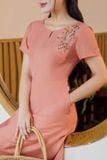  Đầm dáng A chất đũi cổ tròn giọt lệ thêu hoa vai túi sườn 