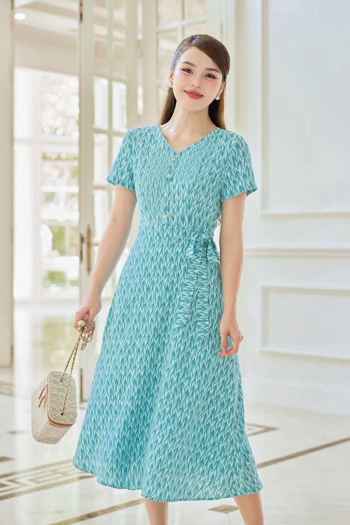  Đầm xoè nữ Cardina cổ V họa tiết chất liệu lụa Hàn Châu 