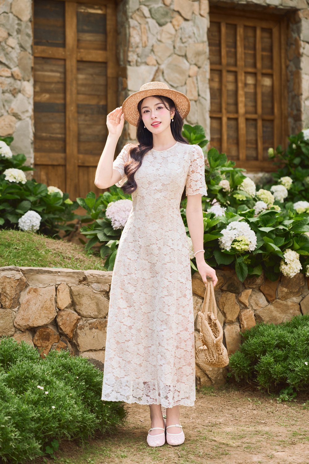 Đầm midi cộc tay cổ tròn chất ren dáng A bổ mảnh có lót