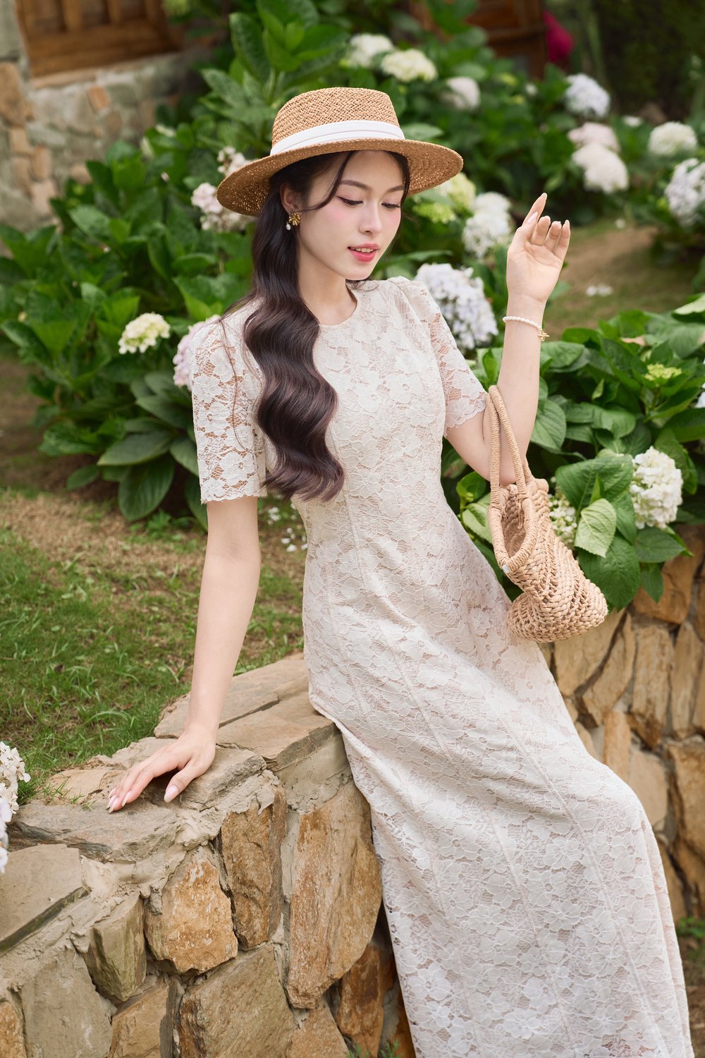 Cổ Tròn (Crew Neck/Round Neck)