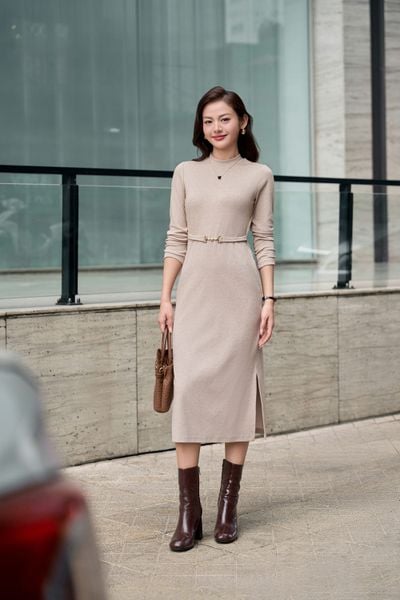  Đầm ôm body dáng dài chất liệu nỉ lông cừu đai eo trang trí 