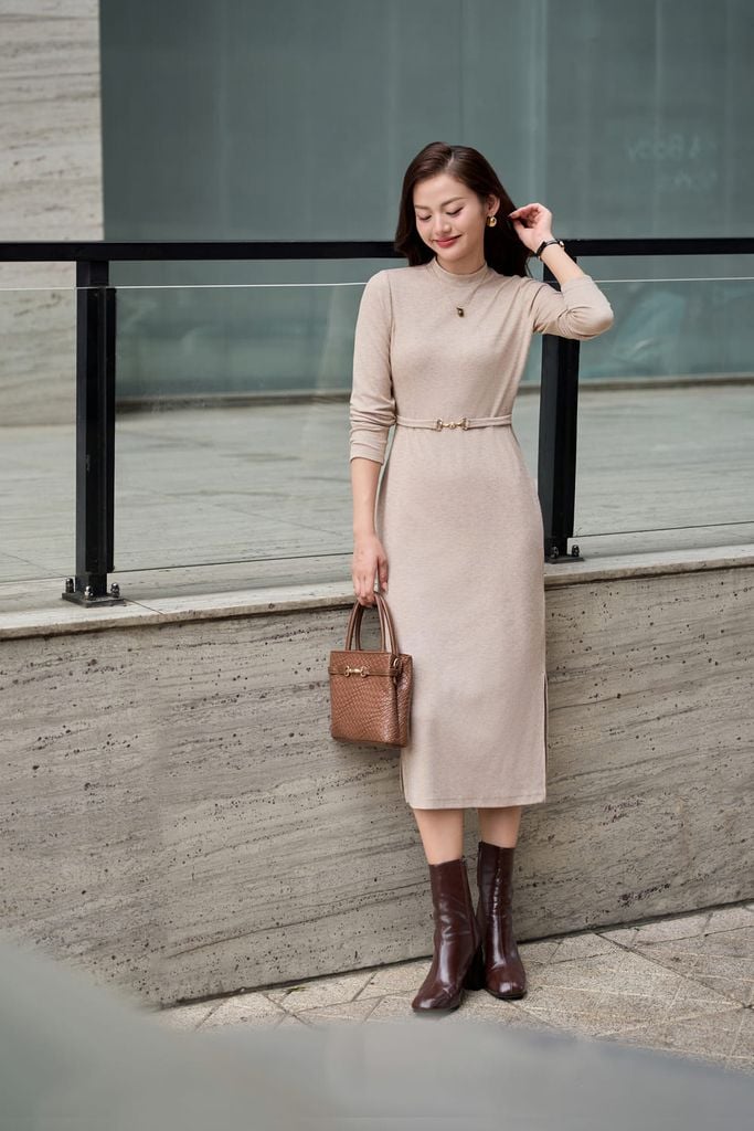 Đầm ôm body dáng dài chất liệu nỉ lông cừu đai eo trang trí 