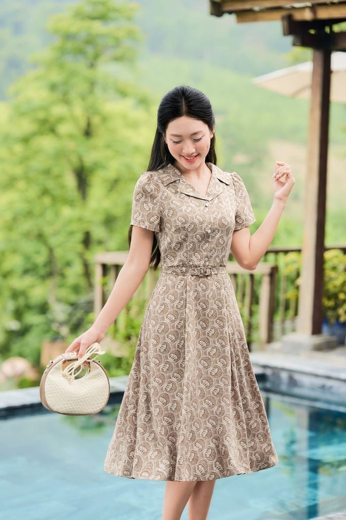  Đầm cao cấp chất lụa Hàn Châu cổ vest đai eo họa tiết thanh lịch 