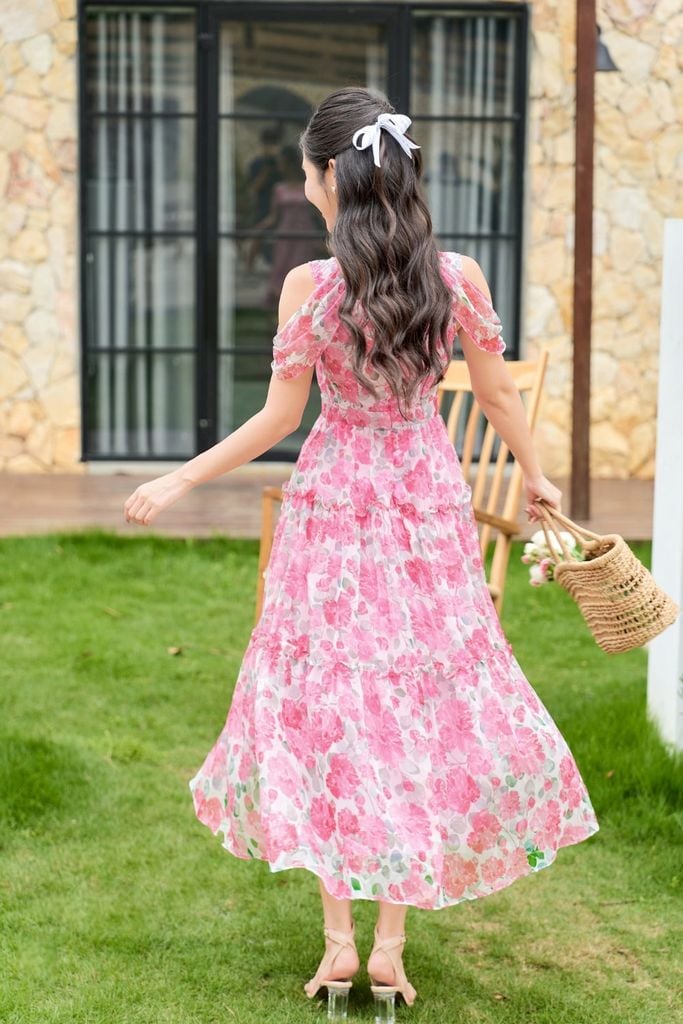  Đầm hở vai maxi vai bèo hoa nhí chất liệu tơ xước mềm mại 