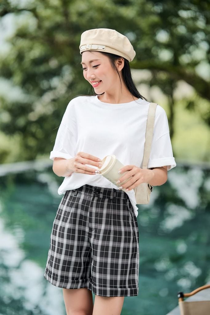  Quần sooc nữ Cardina chất tuýt si cạp cao họa tiết kẻ caro 