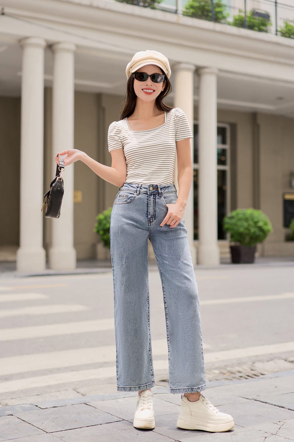 Đồ cho người gầy thấp với quần jeans ống rộng và áo bó