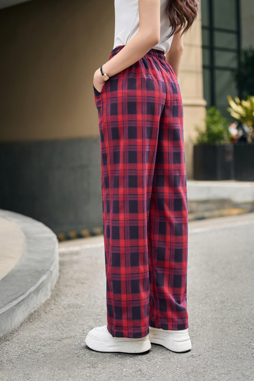 áo đỏ phối quần màu gì