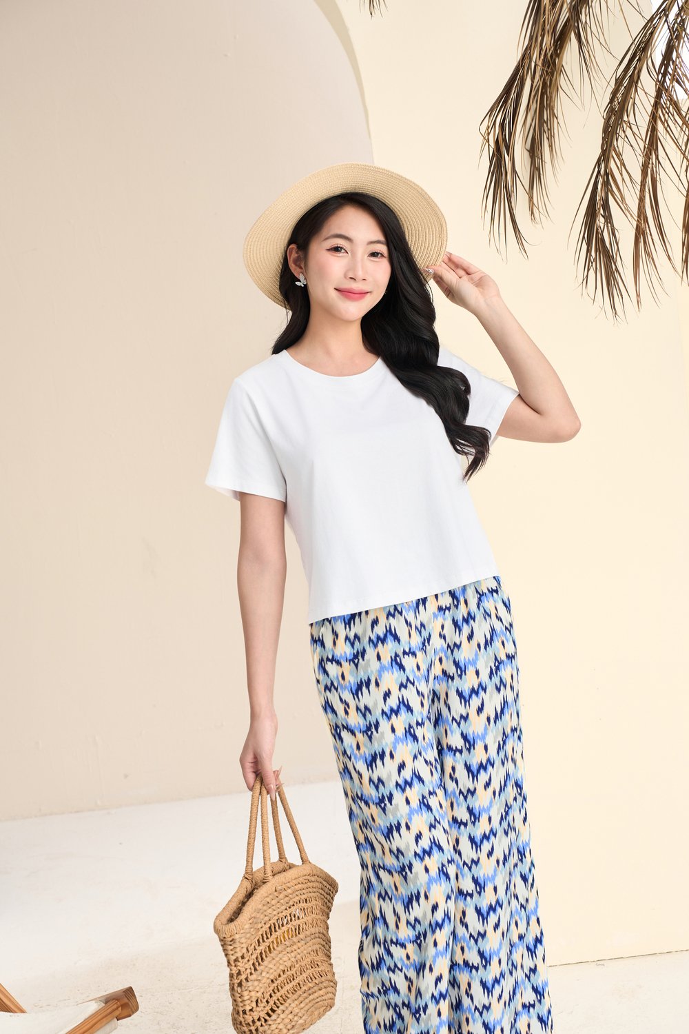 Phối áo thun oversize với quần baggy