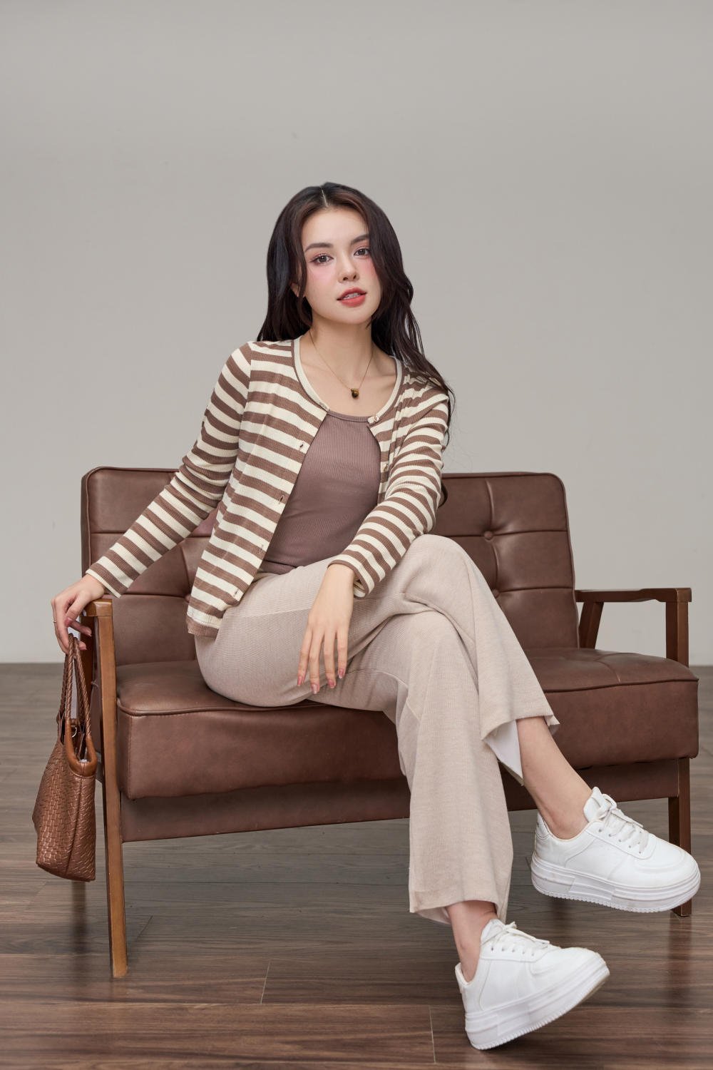 Áo Khoác Ngoài Dáng Dài (Cardigan, Trench Coat) Mặc Mở