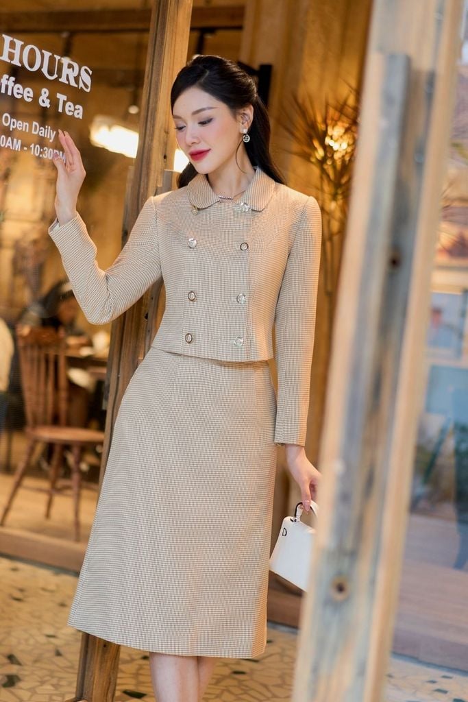  Set chân váy áo ký giả cổ sen 2 hàng khuy chất dạ họa tiết răng sói 