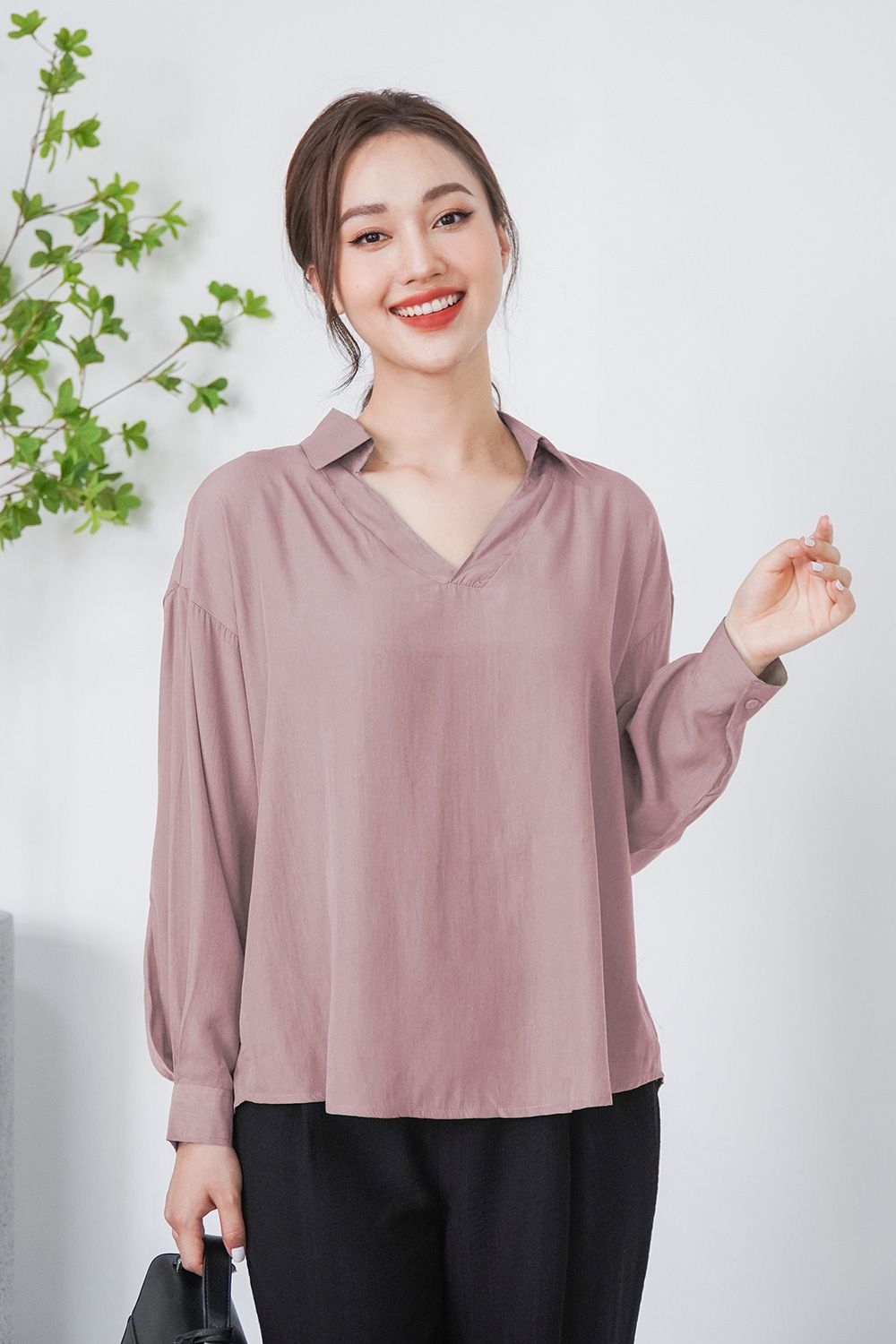 BÁN SỈ ÁO SƠ MI CỔ V LY VAI MÀU NÂU VÀ TRẮNG CHO NỮ