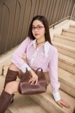  Áo sơ mi nữ chất thô kẻ cổ nhạn thêu chuồn chuồn 
