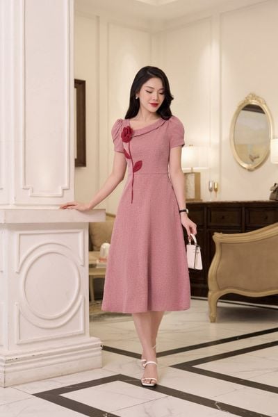  Đầm công sở nữ dáng A cổ bất đối xứng chất thô tiêu phối hoa 