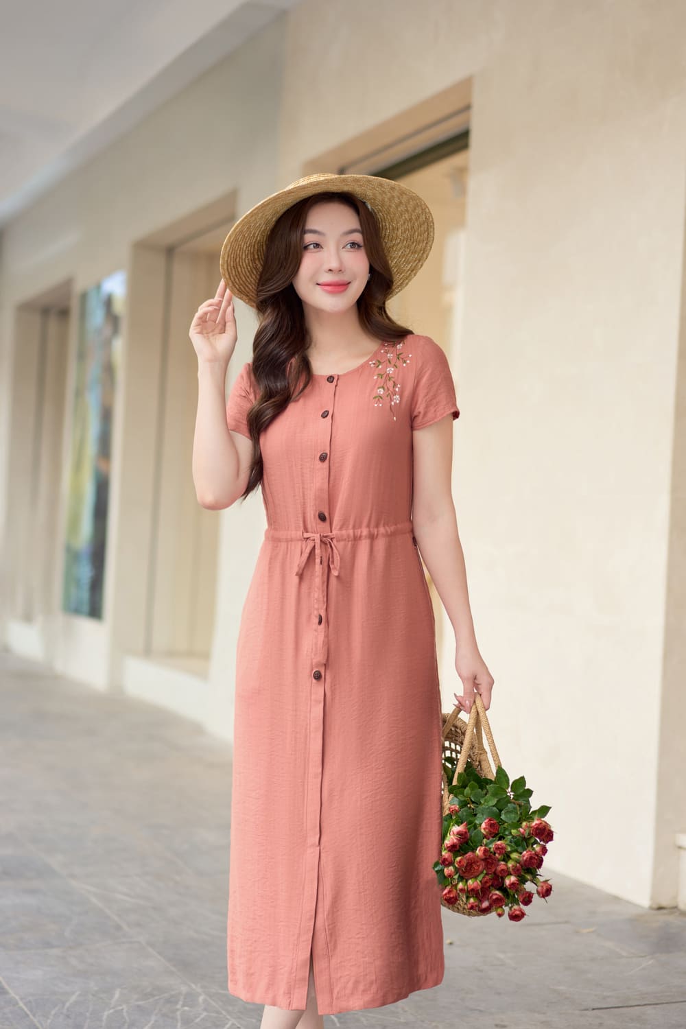 Đầm suông chất đũi rút eo cỏ tròn phối cúc Cardina