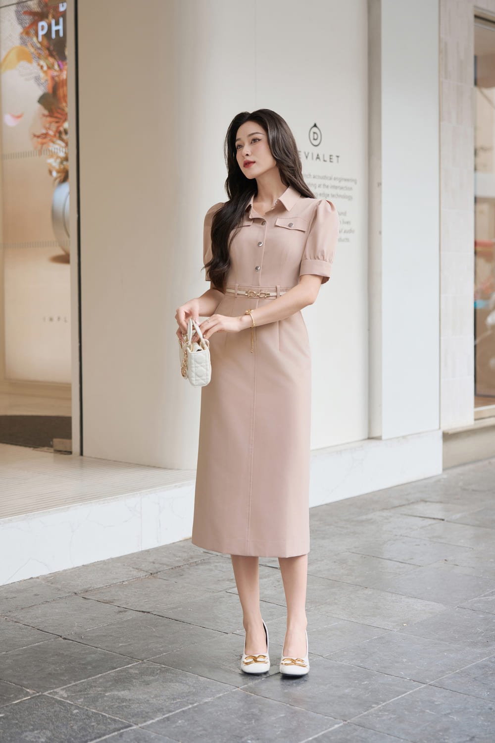Váy liền thân tay phồng nhẹ họa tiết kẻ sọc nhỏ