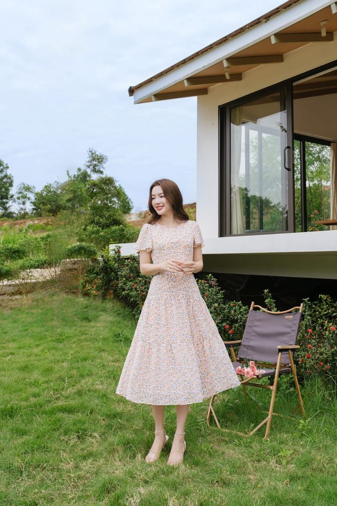  Đầm maxi đi biển kiểu dáng xếp ly cổ xòe 3 tầng điệu đà chất chiffon mềm mại 