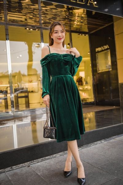  Đầm nhung dáng A vai trễ 