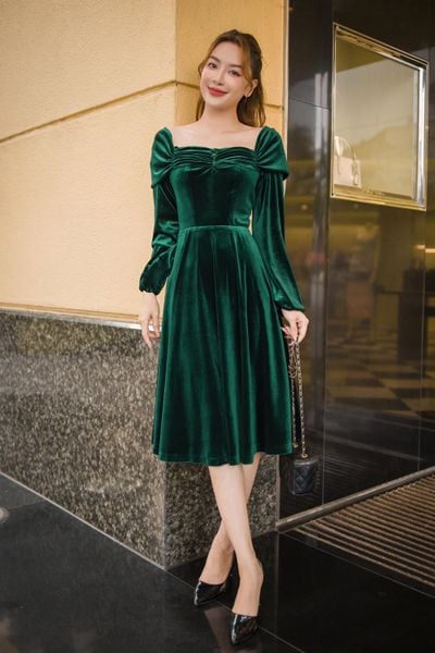  Đầm nhung dáng A vai trễ 