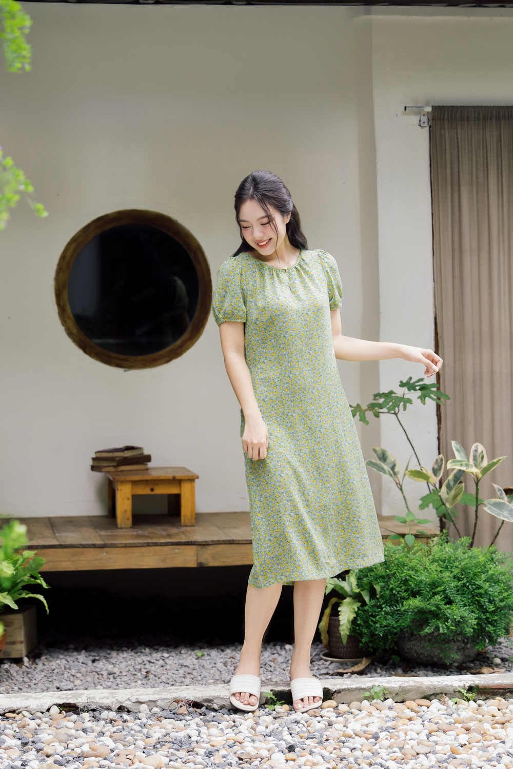 Đầm suông cổ tròn chất lụa hàn châu họa tiết hoa nhí
