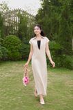  Đầm đũi cổ sâu kèm quây 