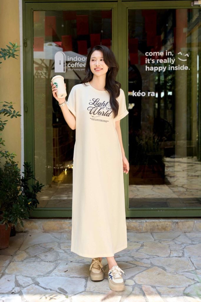 Đầm suông Cardina Younger vải umi lạnh dáng dài in chữ Light The World 
