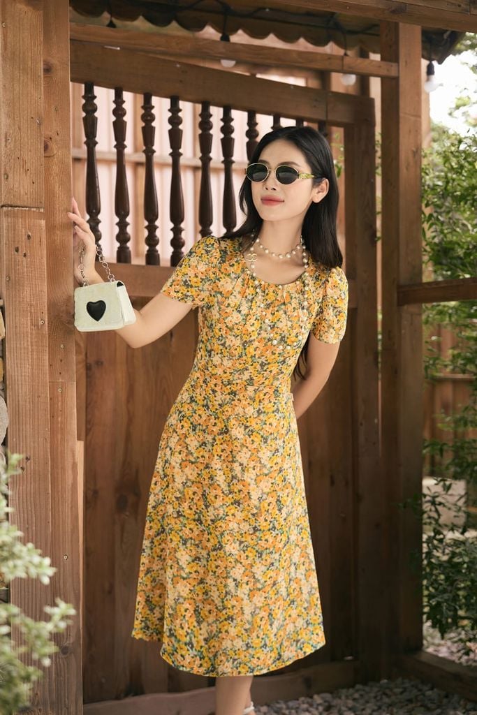  Váy xếp ly cổ hoạ tiết hoa nhí chất chiffon thanh lịch 