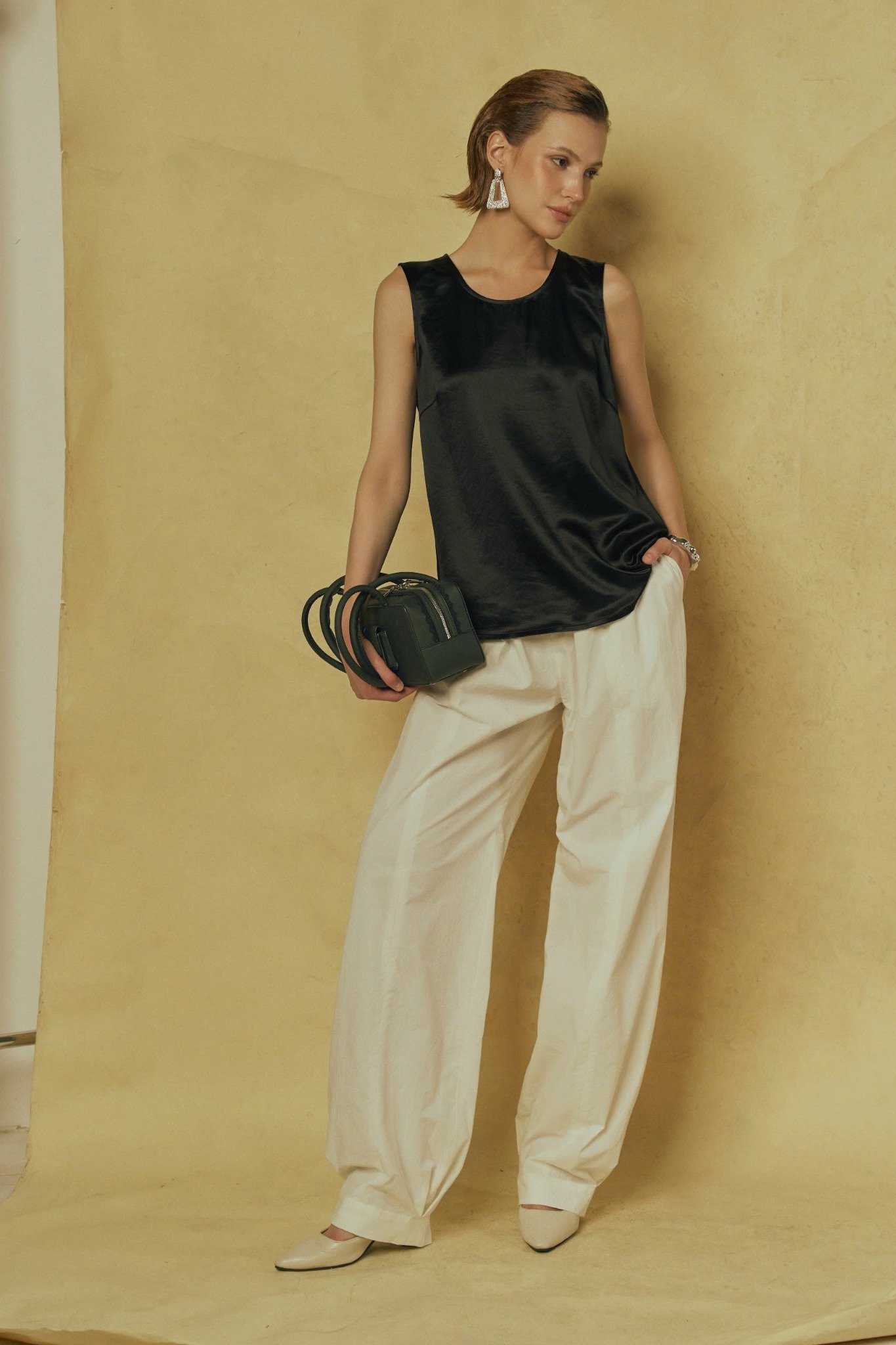  MOONLIGHT EASE-SLEEVELESS TOP 