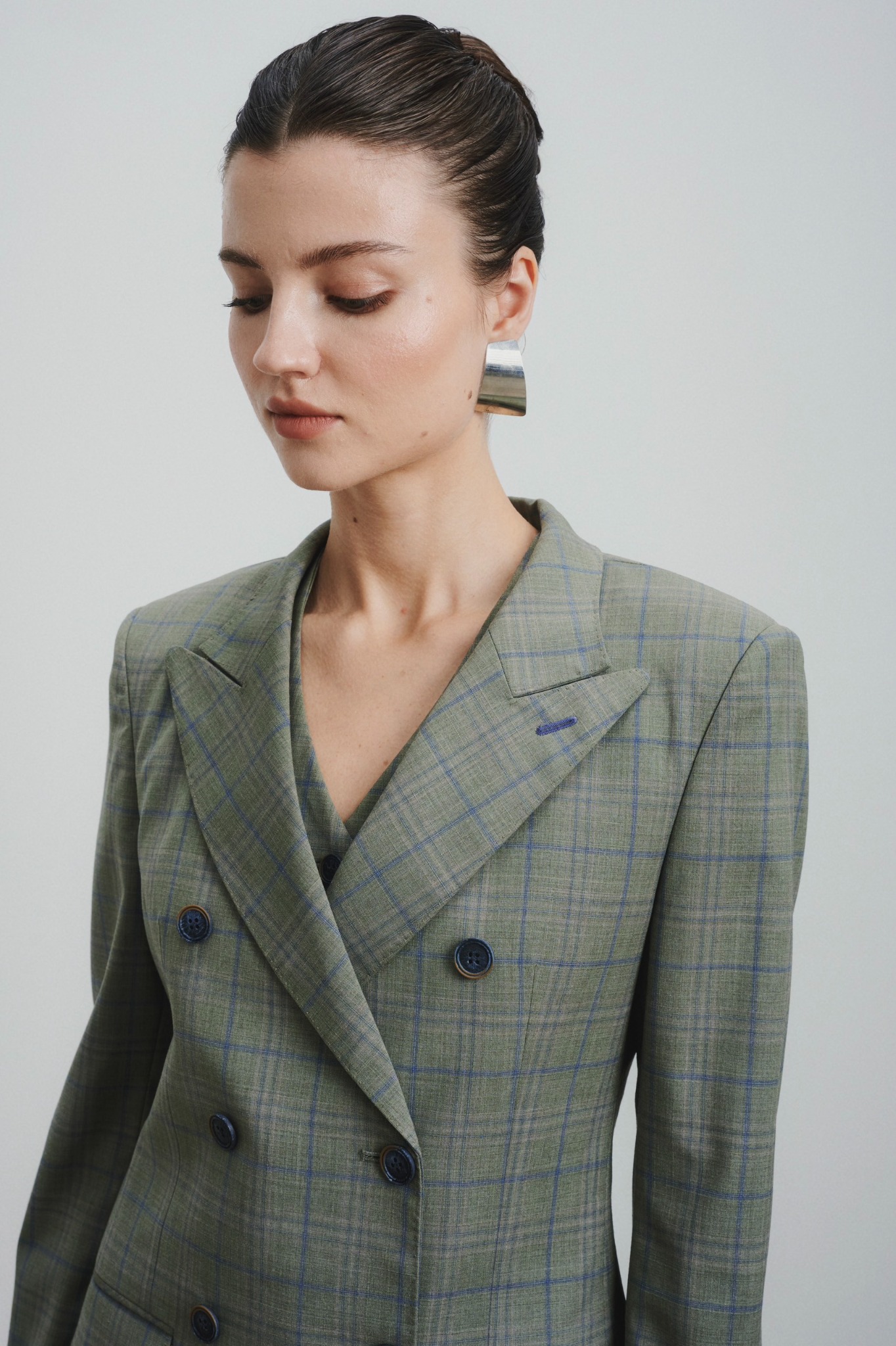 OLIVE SUIT – THE SOUL