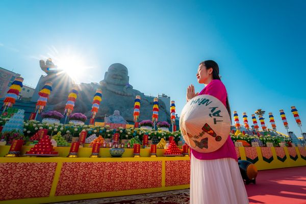 tôn tượng bồ tát di lặc khổng lồ