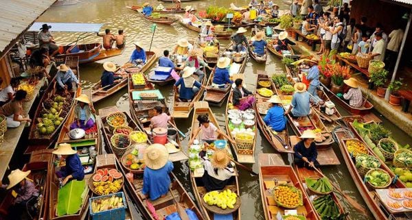 Tham quan chợ nổi trong hành trình tour Bangkok - Pattaya 5N4Đ