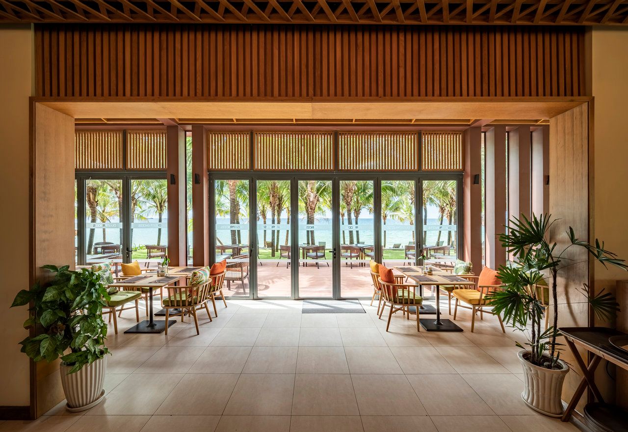 Dusit Princess Moonrise Beach Resort Phú Quốc
