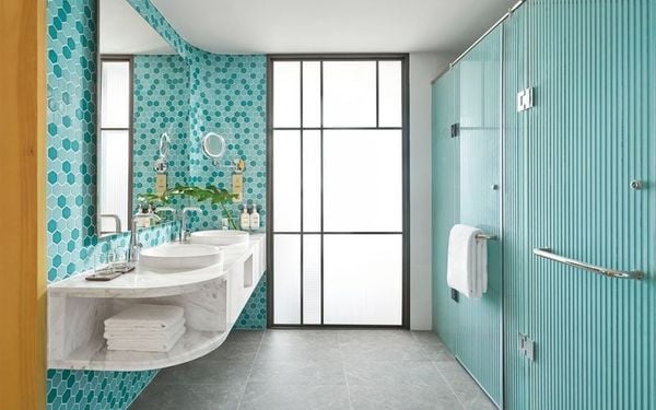 bồn tắm nằm trong hạng phòng Kid Suite tại Holiday Inn Resort Hồ Tràm